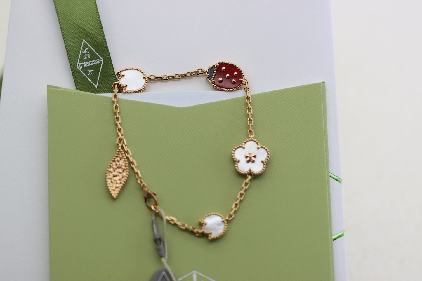Rose gold ladybug and flower four-leaf clover five-flower bracelet