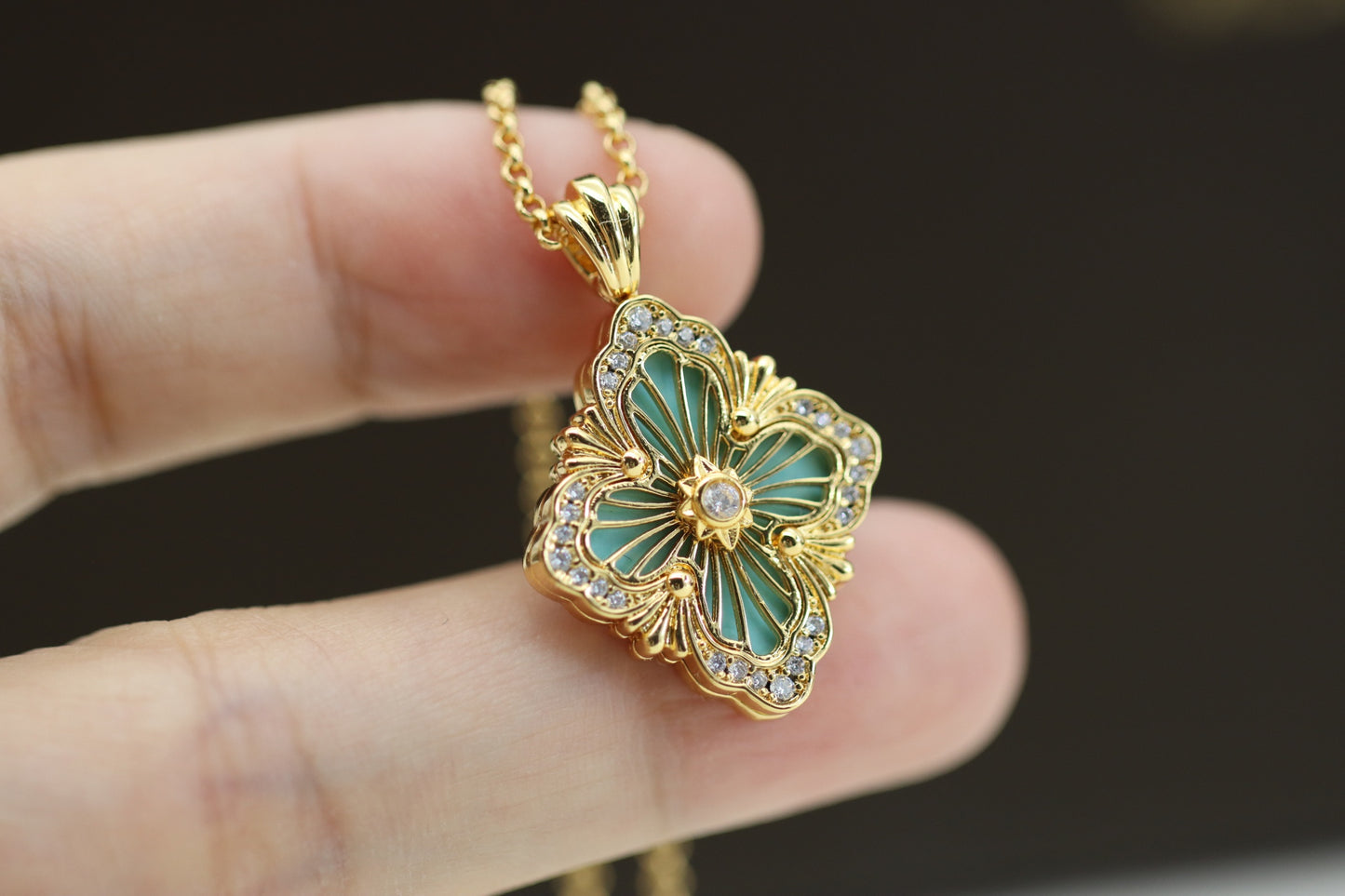 Full diamond green four-leaf clover double-sided clavicle necklace