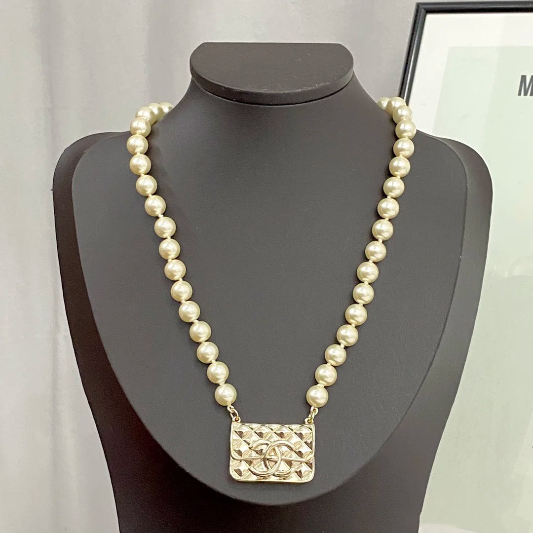 Light gold double C diamond bag and clavicle necklace