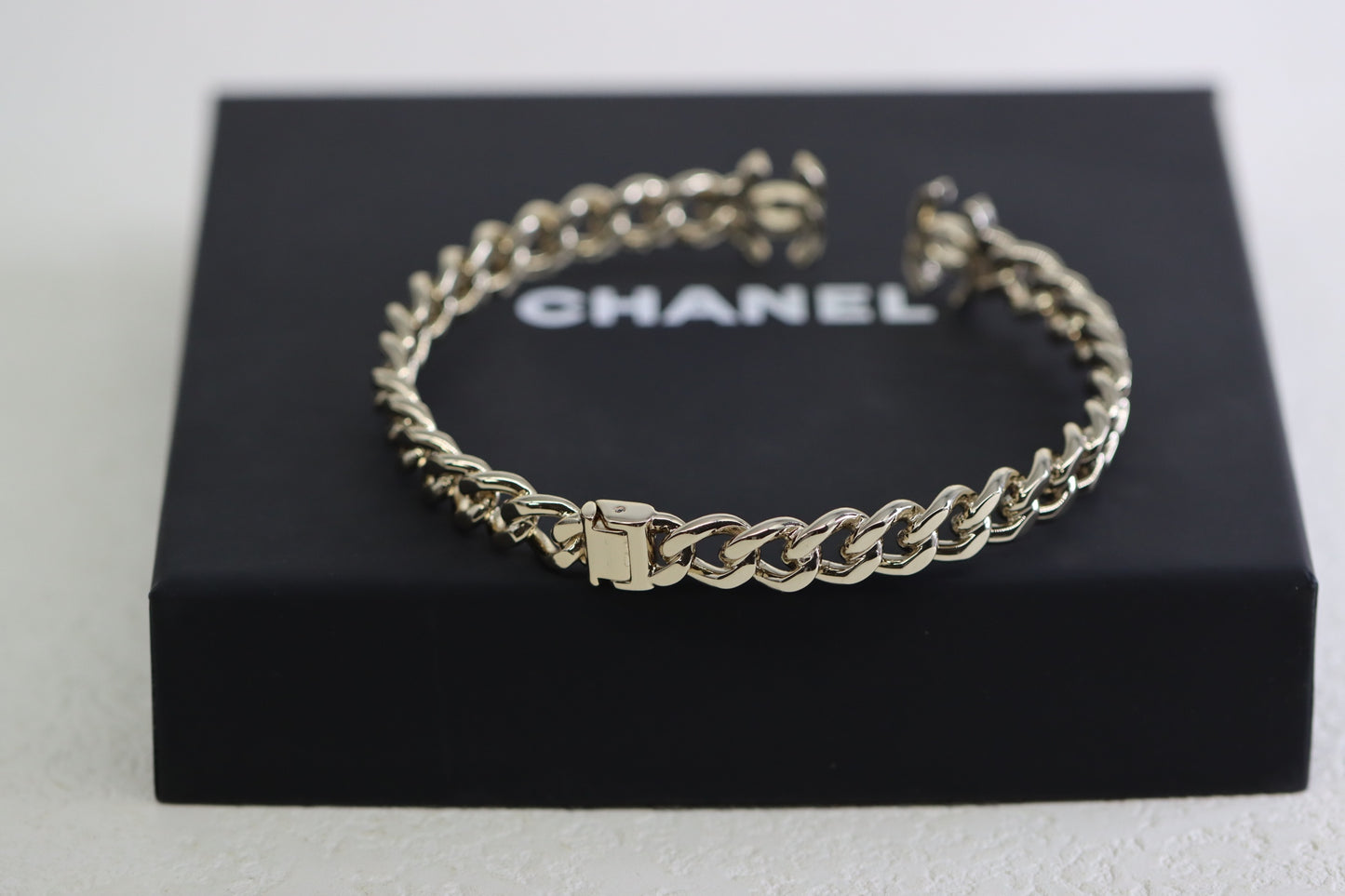 Light gold double C braided chocker necklace
