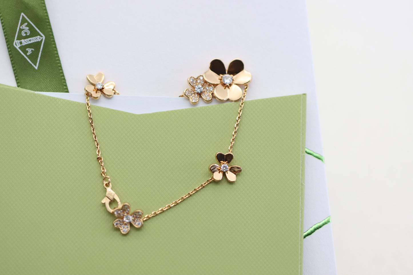 Rose gold three-flower four-leaf clover bracelet