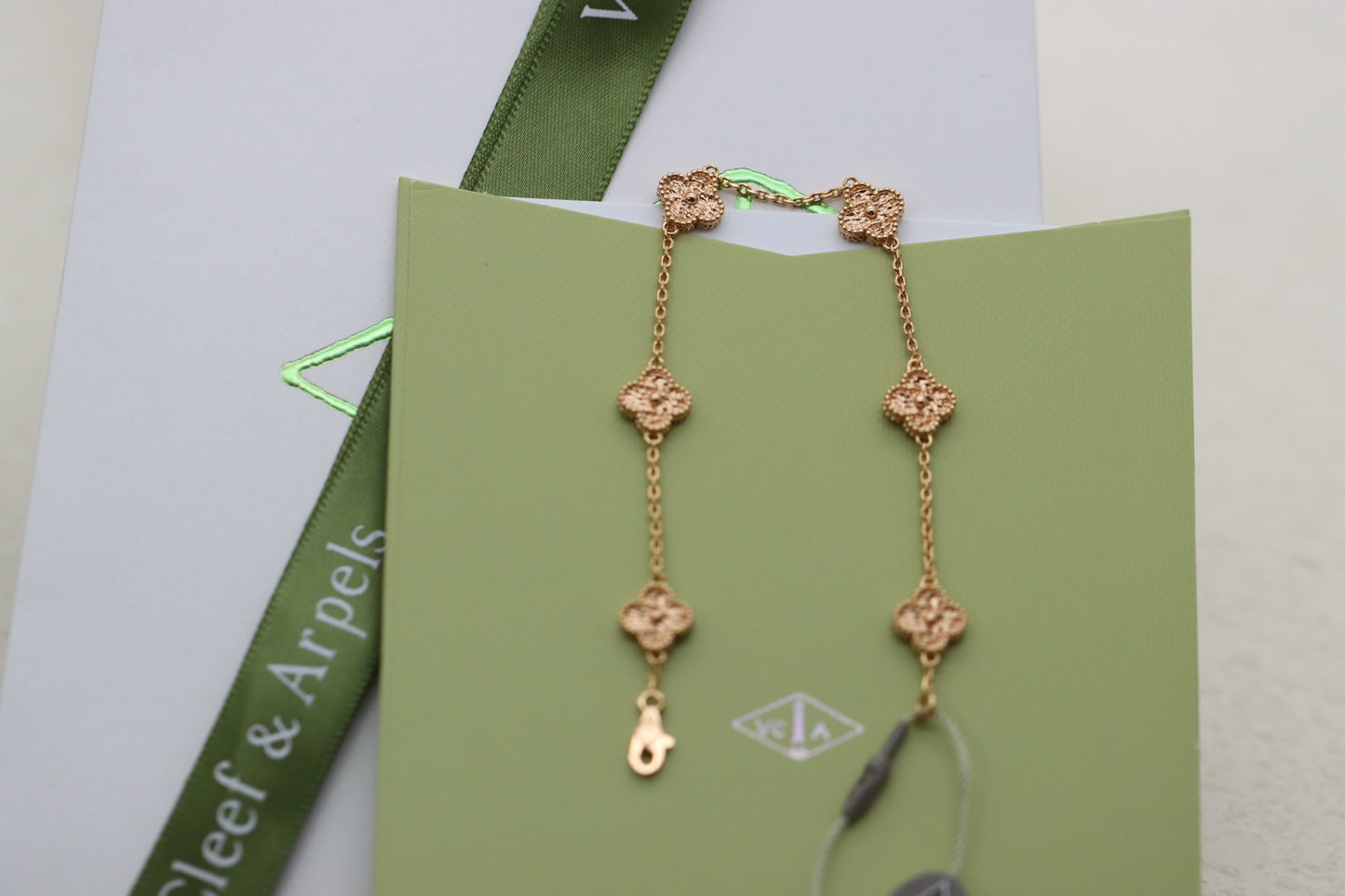 Your Lava Four-Leaf Clover Small Six Flower Bracelet