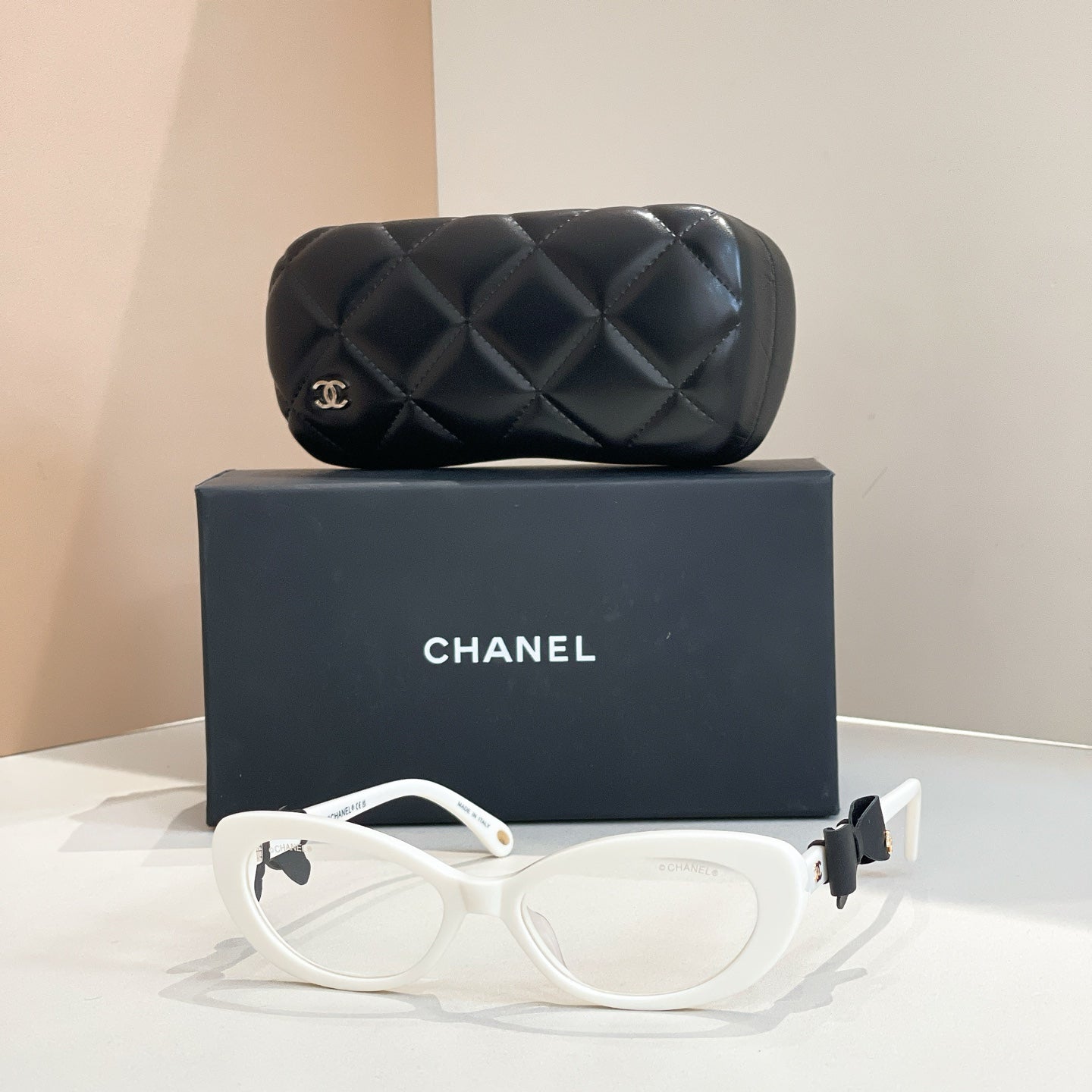 Flat sunglasses