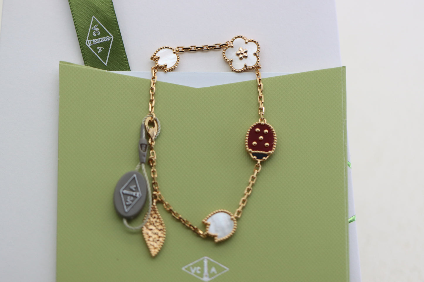 Rose gold ladybug and flower four-leaf clover five-flower bracelet