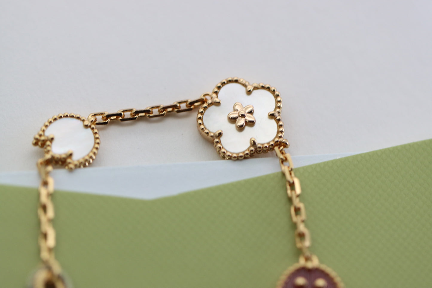 Rose gold ladybug and flower four-leaf clover five-flower bracelet