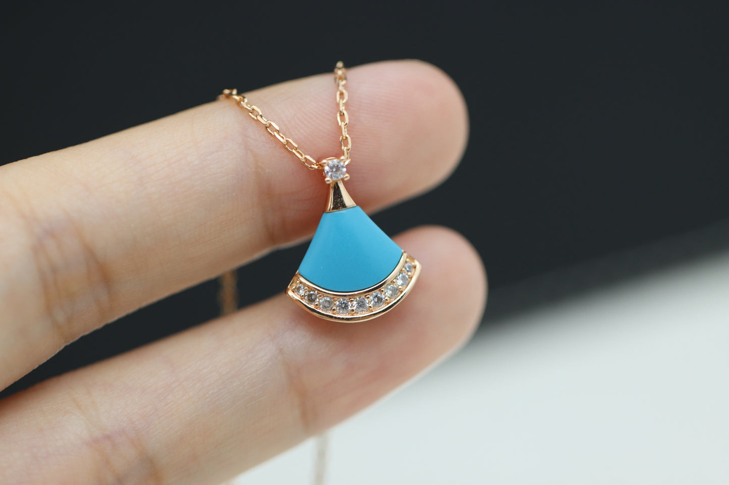 Red agate mini skirt clavicle necklace