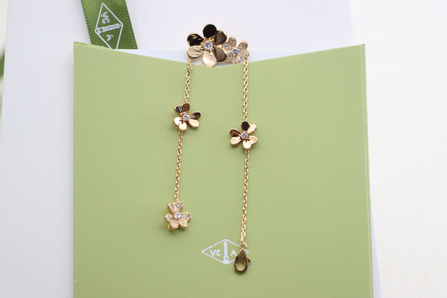 Rose gold three-flower four-leaf clover bracelet