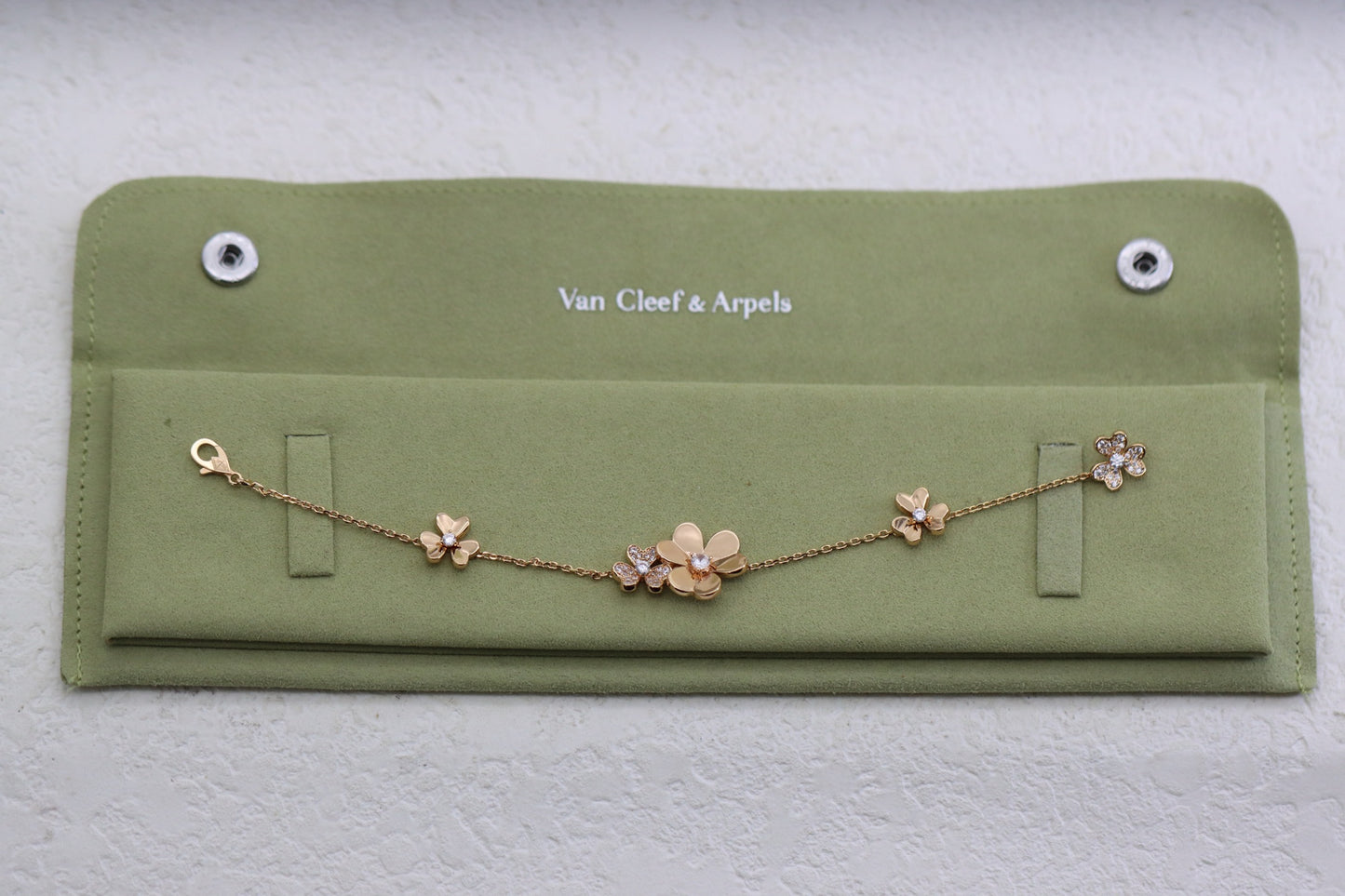 Rose gold three-flower four-leaf clover bracelet