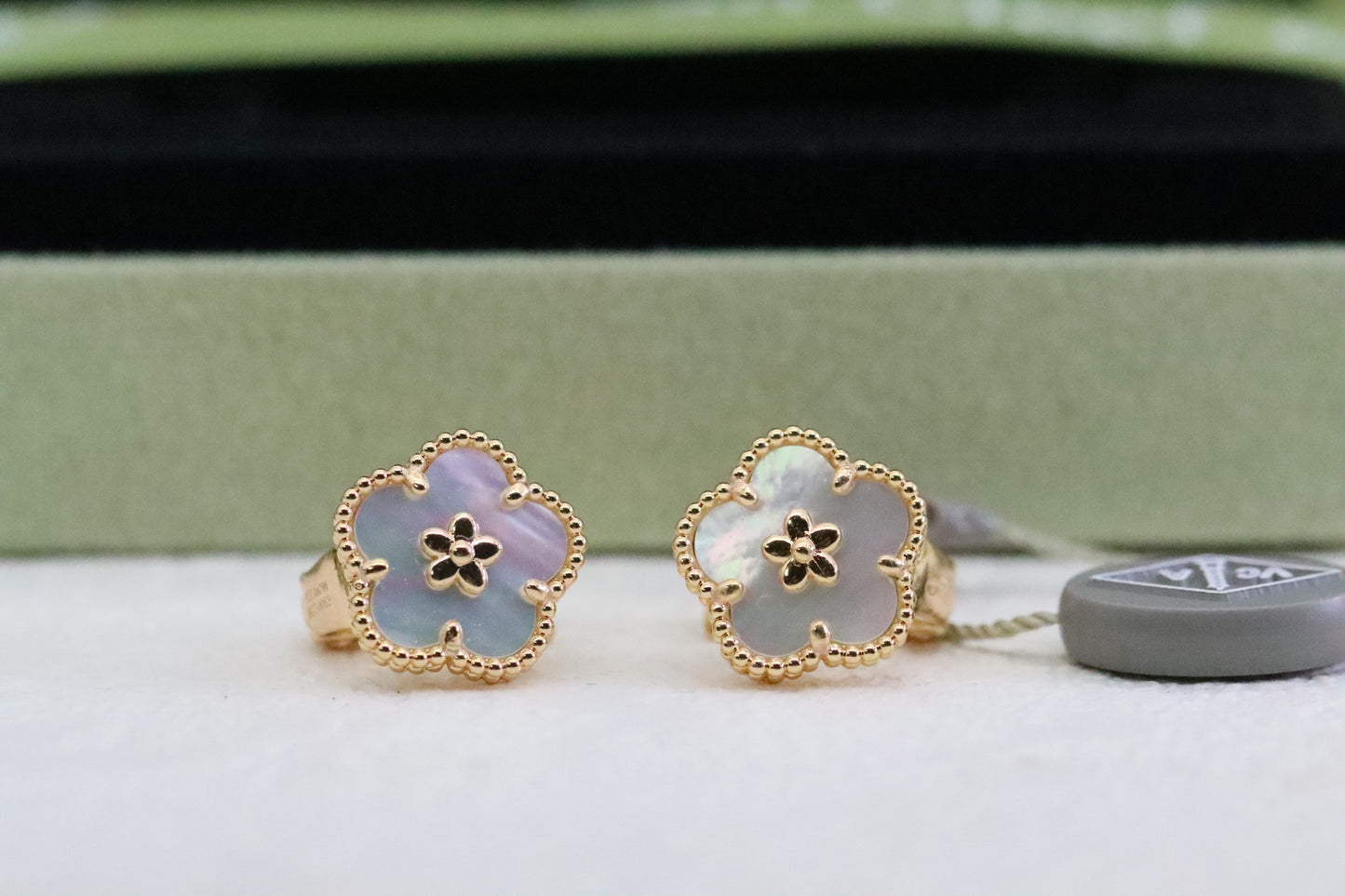 Rose gold and white mother-of-pearl flower earrings