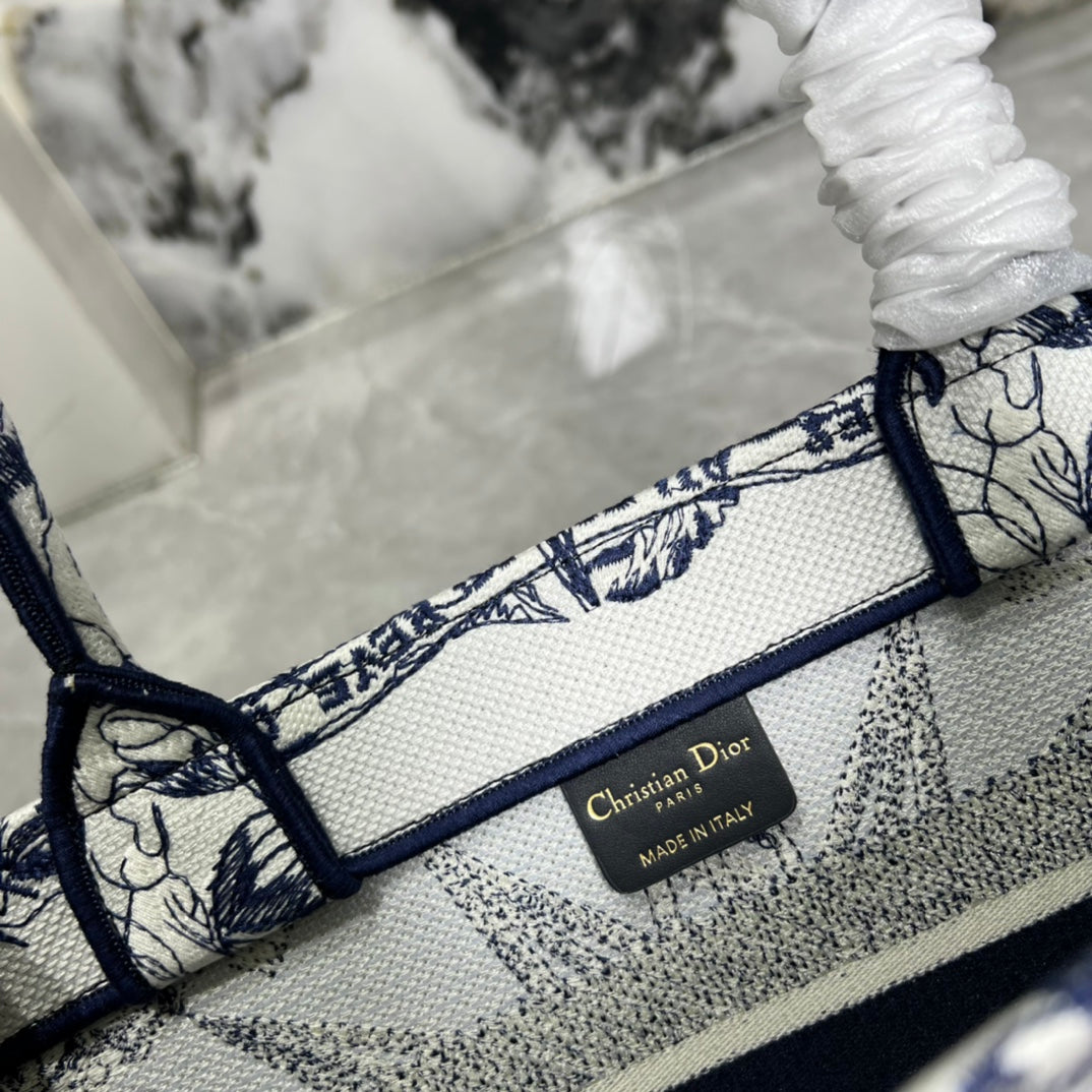Blue embroidered tote bag