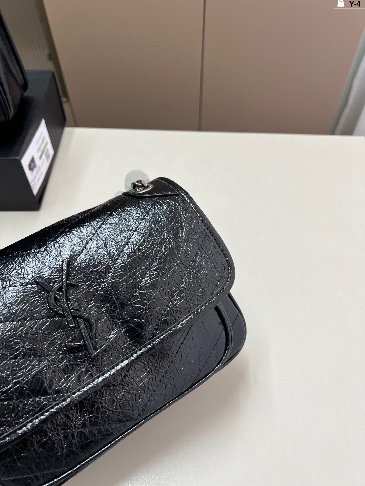 I can't refuse this super stylish messenger bag