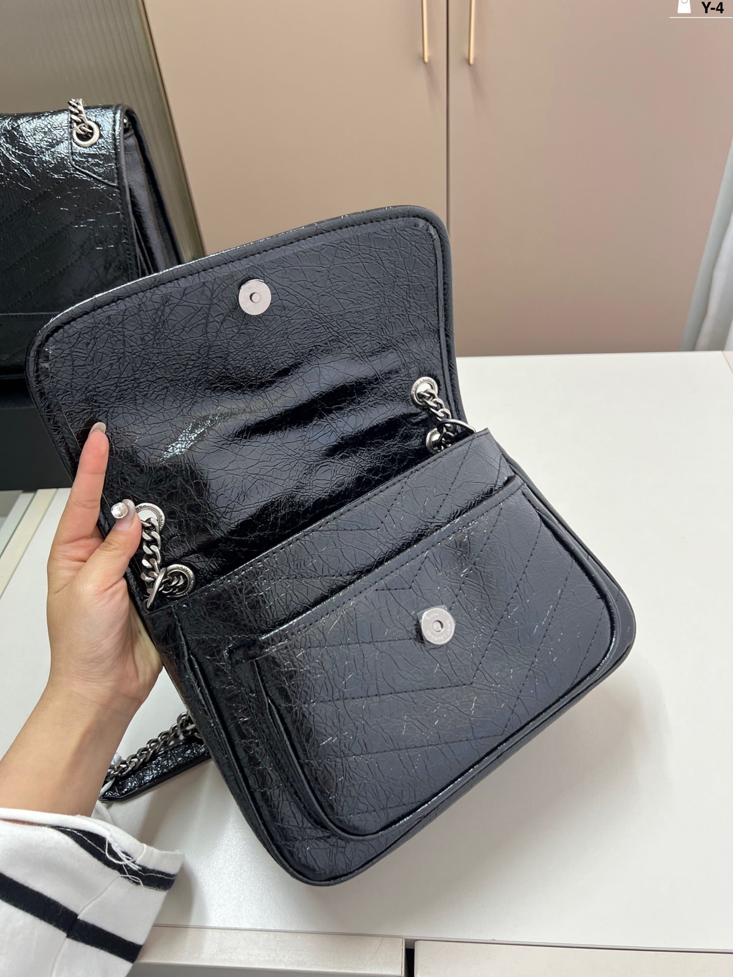I can't refuse this super stylish messenger bag