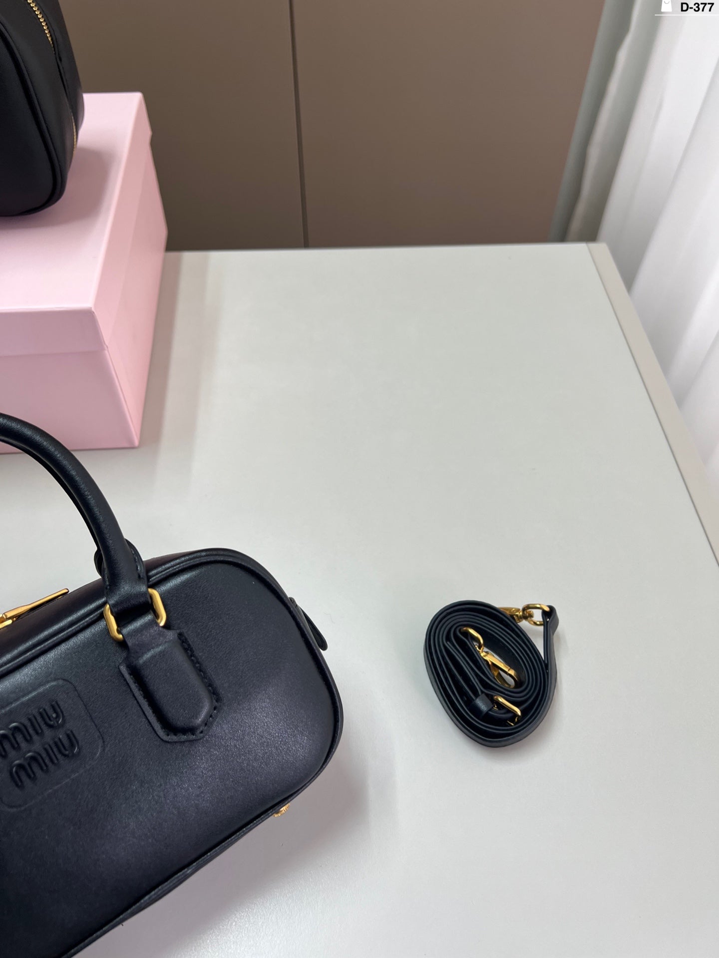 Can be carried by hand or crossbody