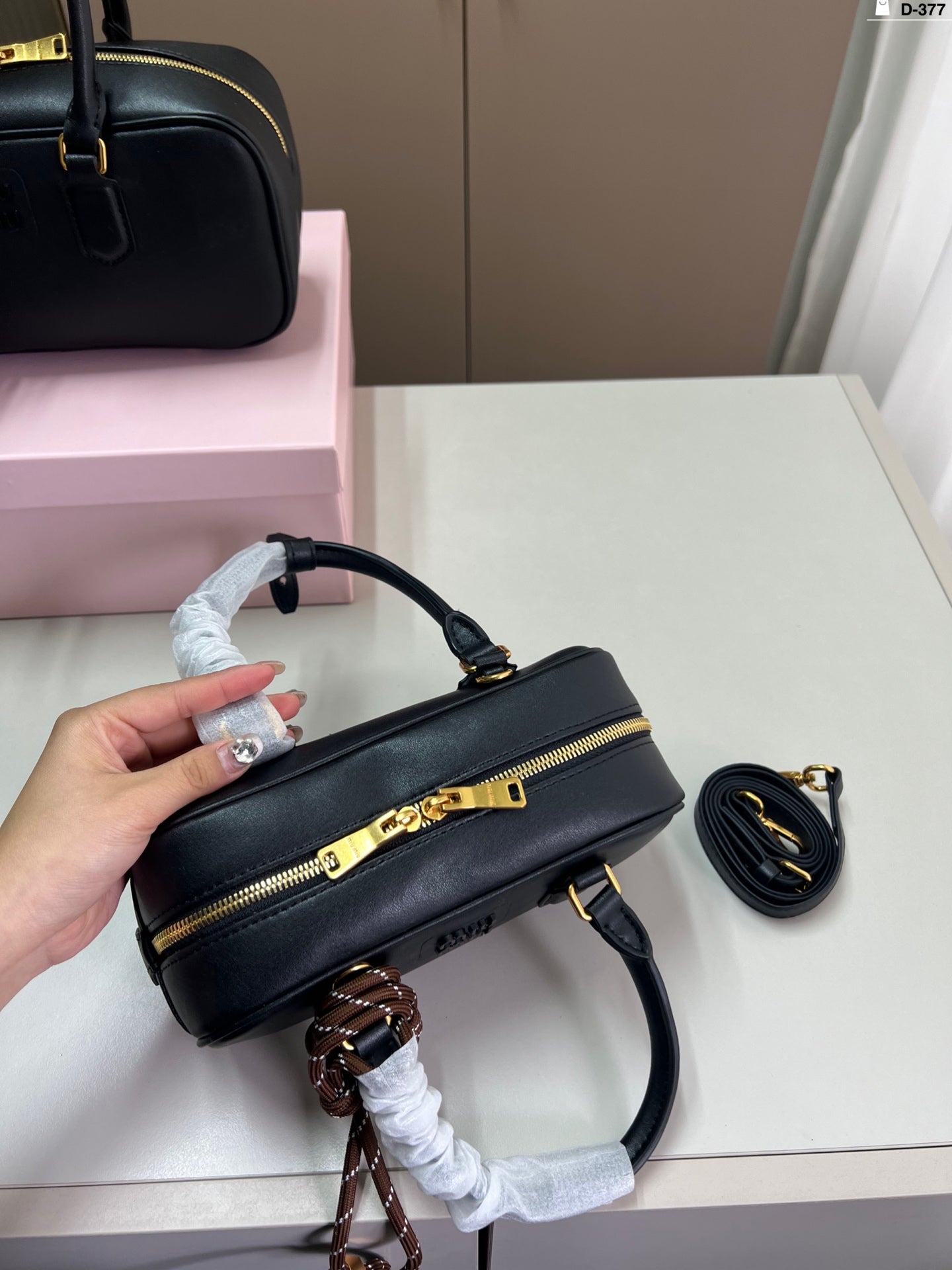 Can be carried by hand or crossbody
