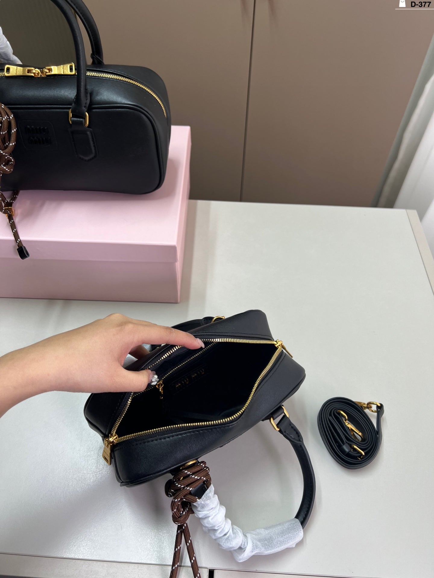 Can be carried by hand or crossbody
