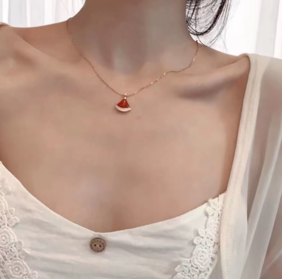 Red agate mini skirt clavicle necklace