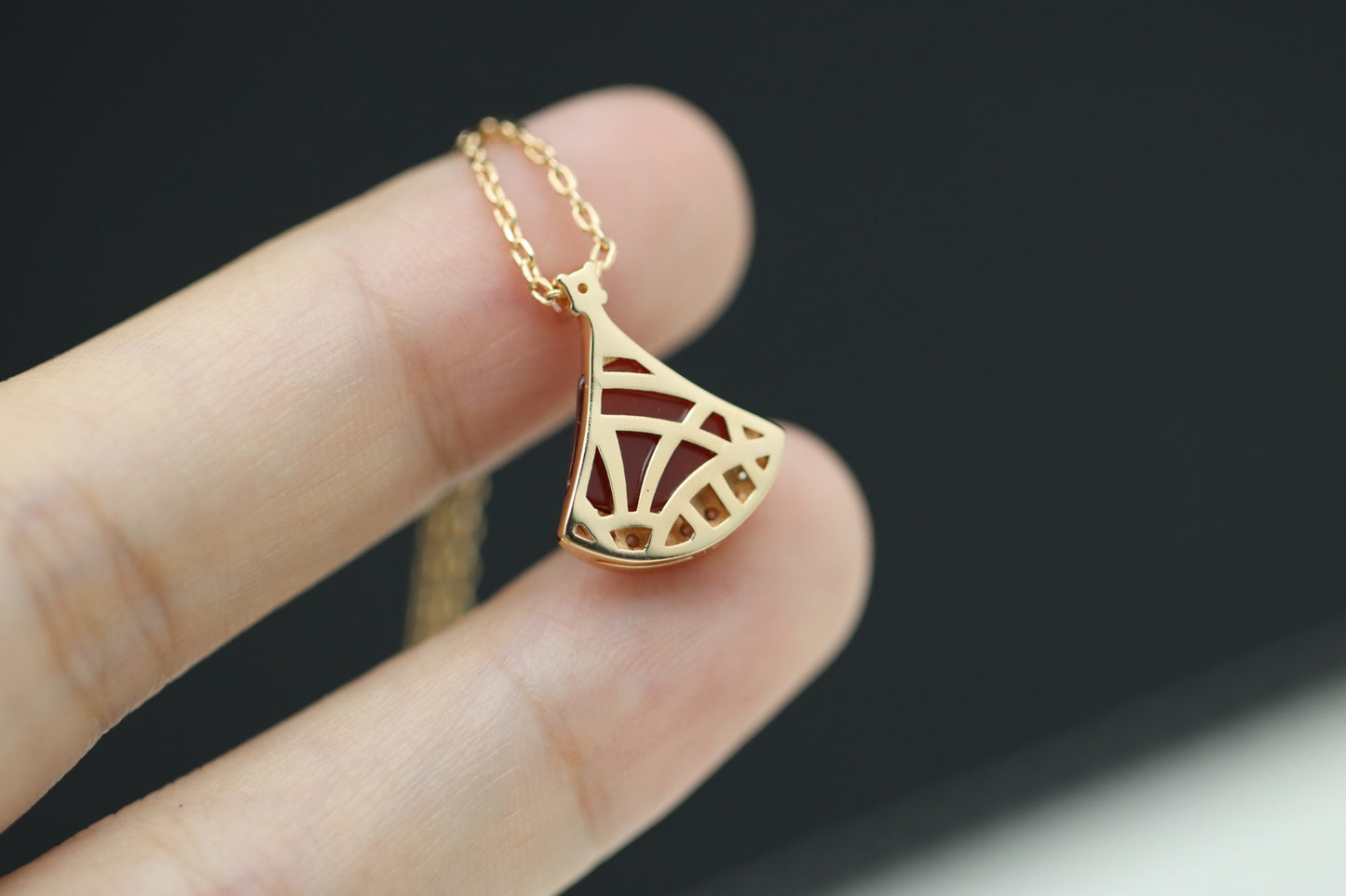 Red agate mini skirt clavicle necklace