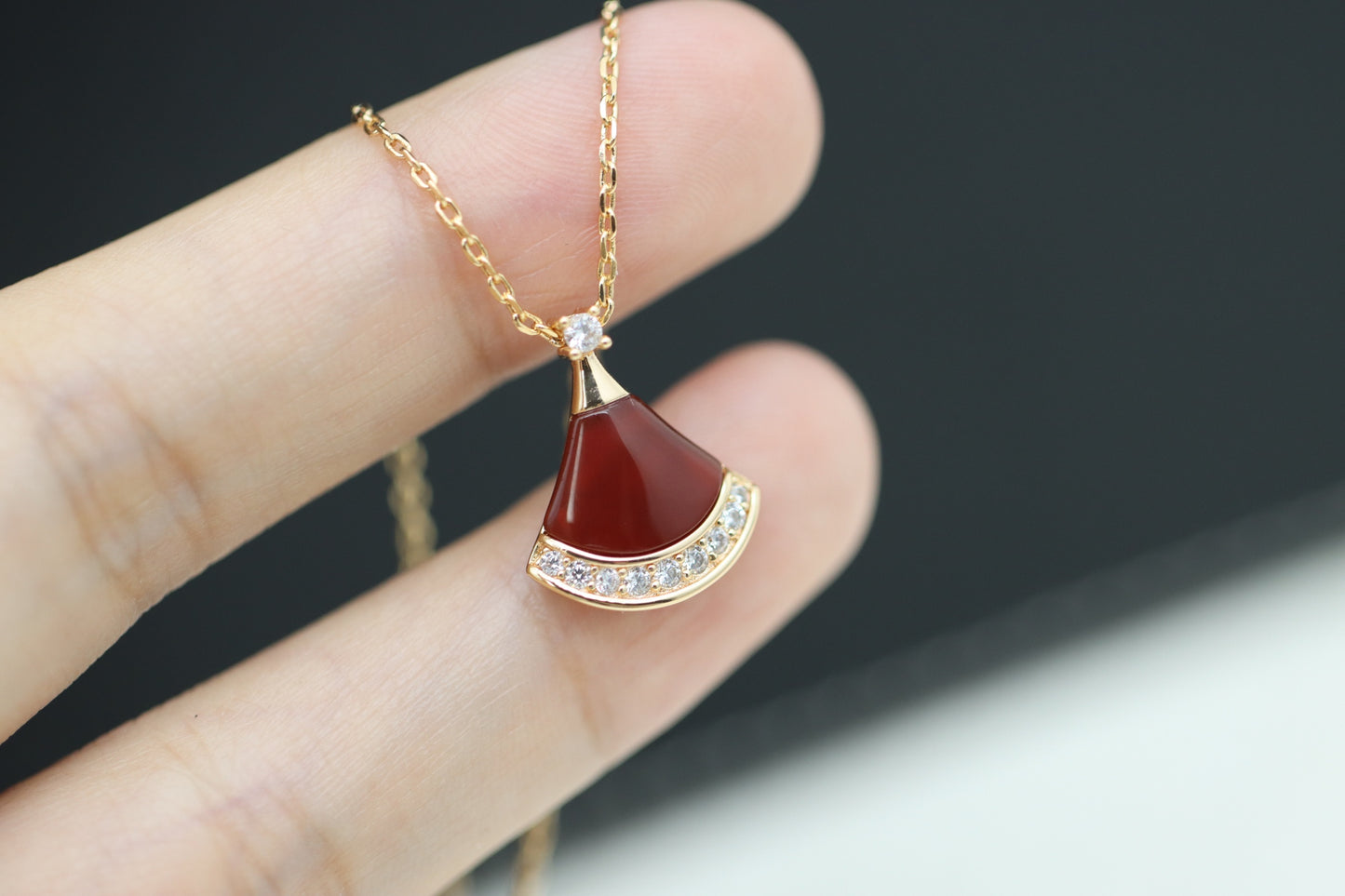 Red agate mini skirt clavicle necklace