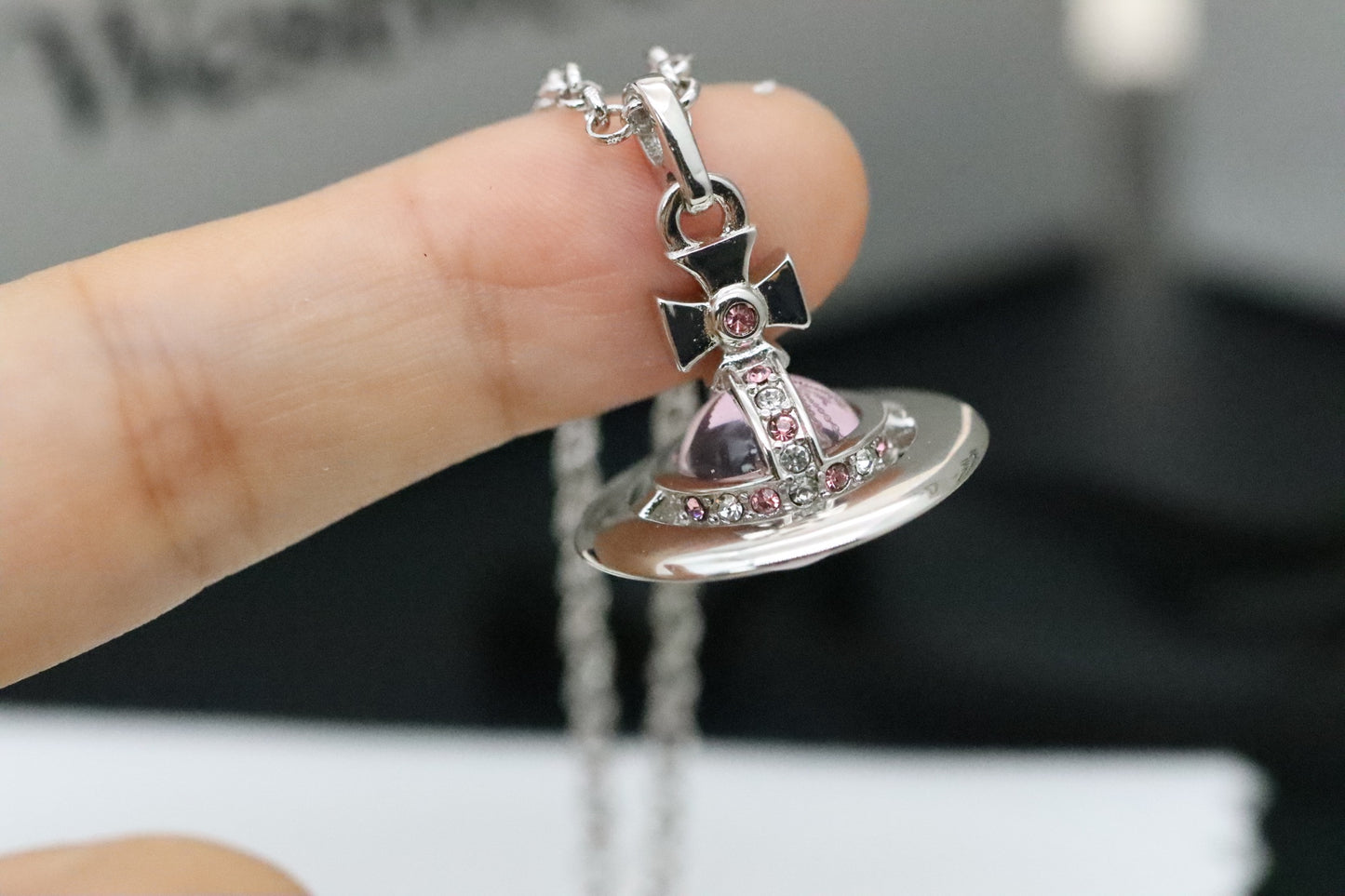 Pink 3D Saturn Clavicle Necklace