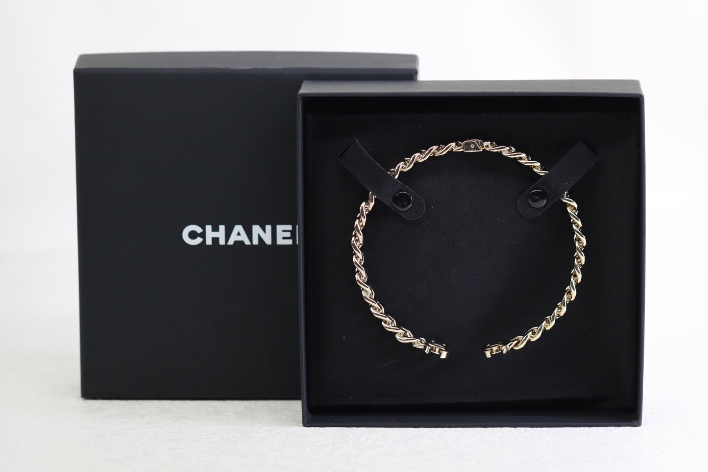 Light gold double C braided chocker necklace