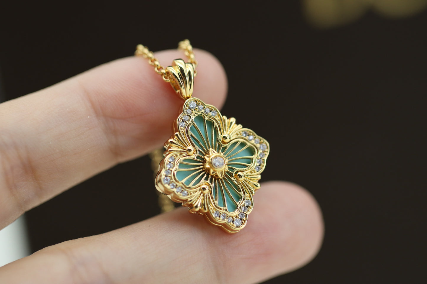 Full diamond green four-leaf clover double-sided clavicle necklace