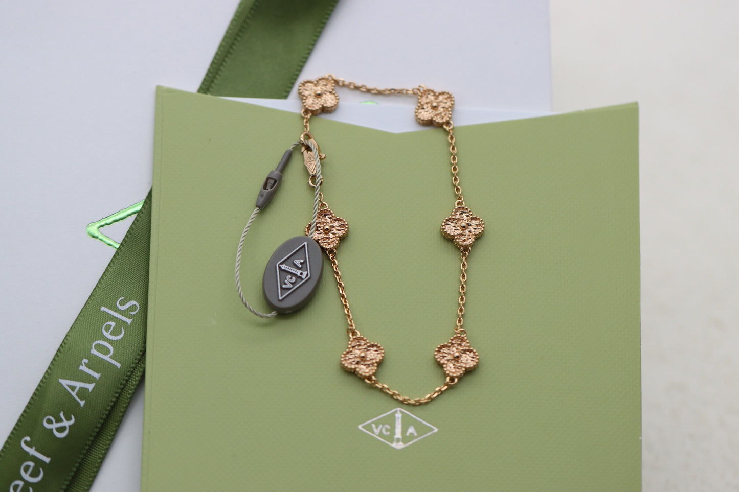 Your Lava Four-Leaf Clover Small Six Flower Bracelet
