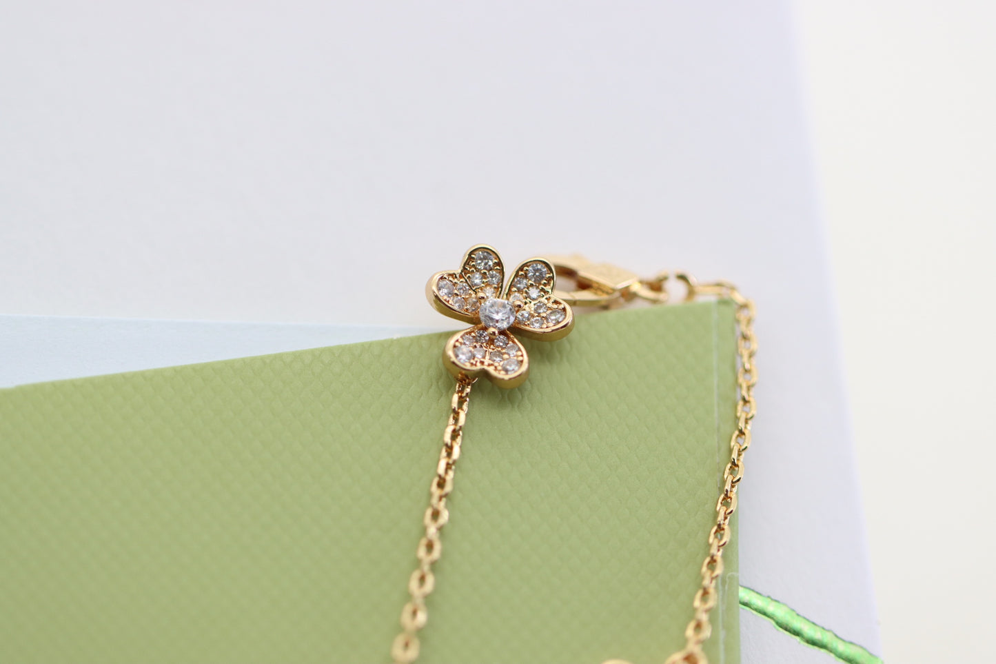 Rose gold three-flower four-leaf clover bracelet