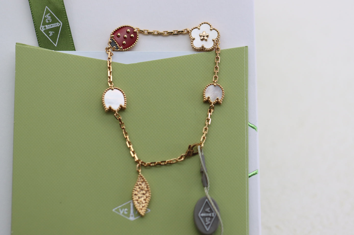 Rose gold ladybug and flower four-leaf clover five-flower bracelet