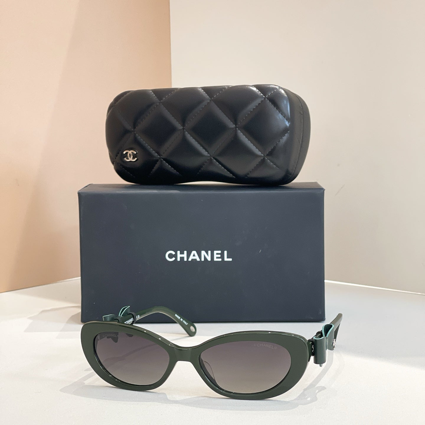 Flat sunglasses