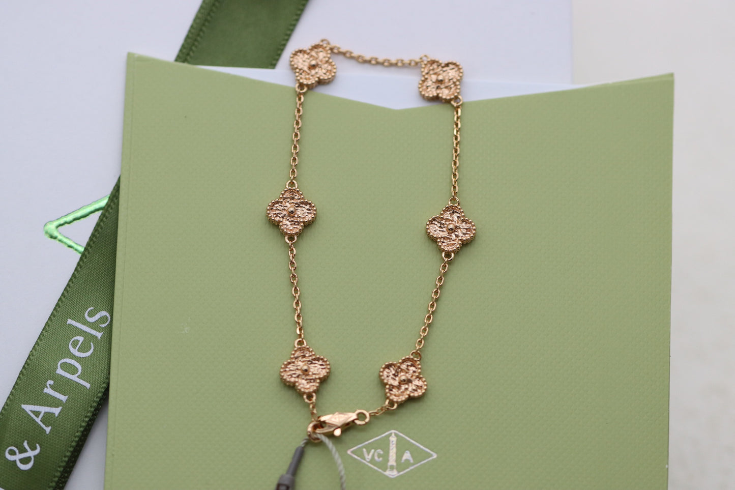 Your Lava Four-Leaf Clover Small Six Flower Bracelet