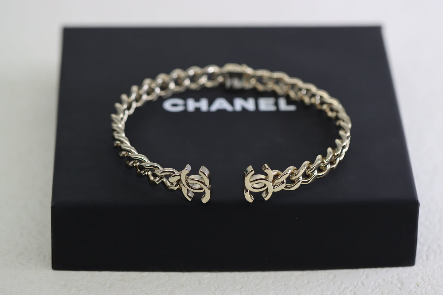 Light gold double C braided chocker necklace