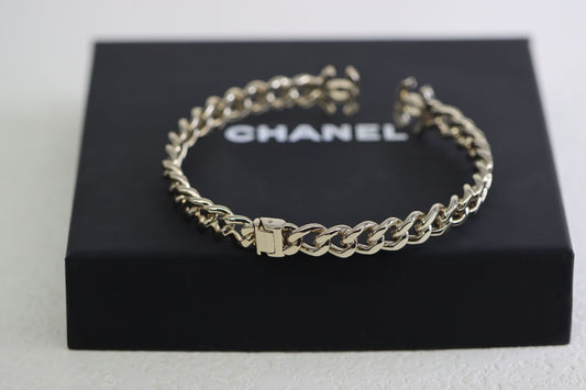 Light gold double C braided chocker necklace