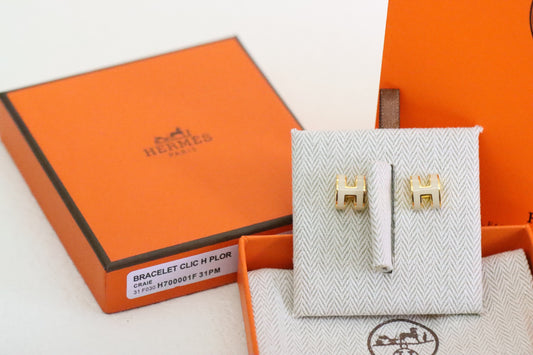 Milk tea enamel round earrings