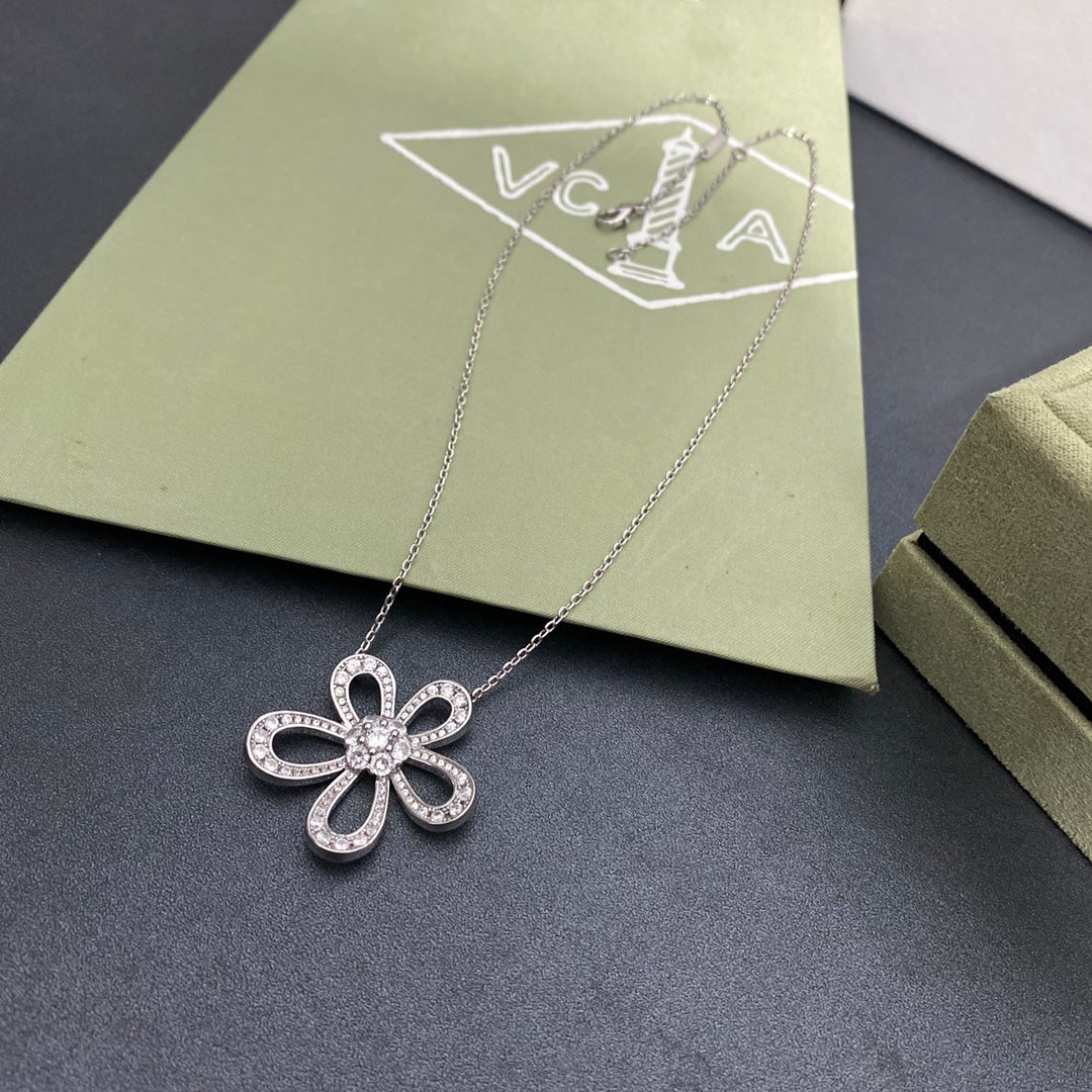 Flowerlace Pendant Cutout Necklace