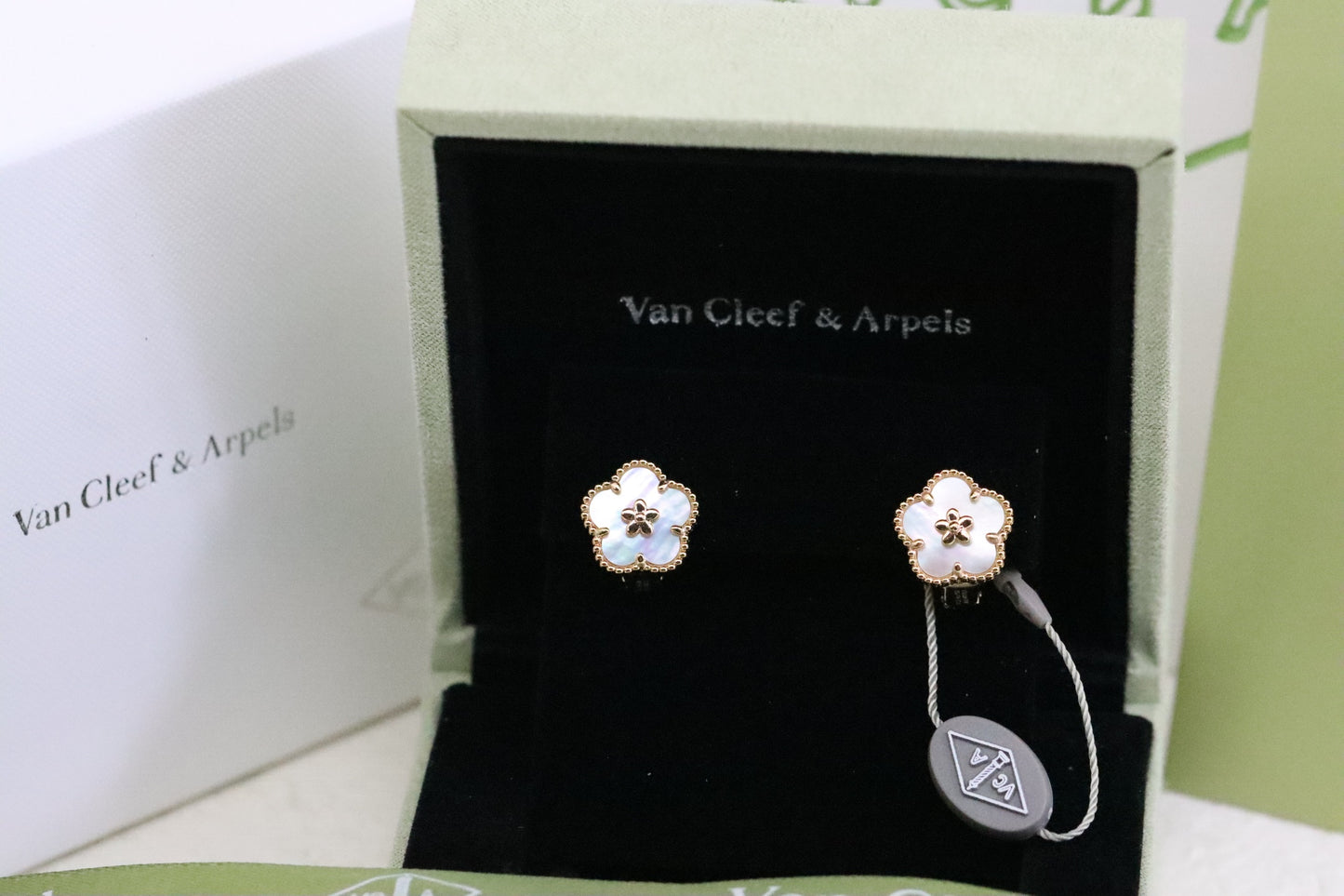 Rose gold and white mother-of-pearl flower earrings