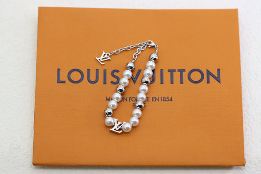 White Pearl Floral Bracelet