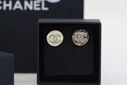 Round diamond double C earrings