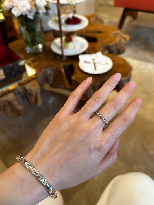 Silver V bracelet