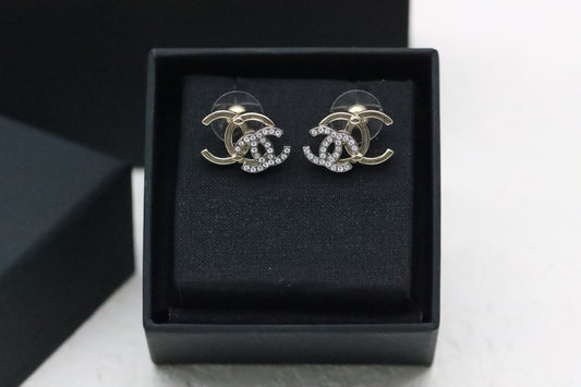Colorblocked overlapping diamond double C earrings