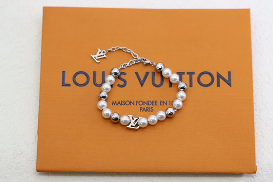 White Pearl Floral Bracelet