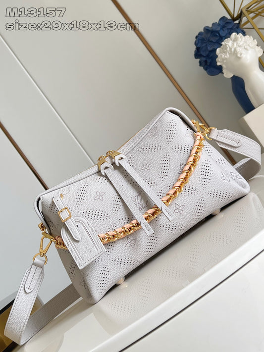 Crossbody or shoulder bag