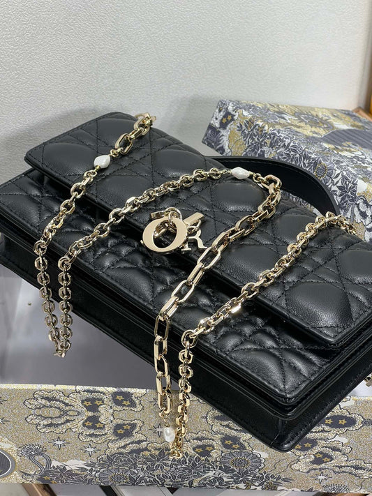 Cannage Clutch