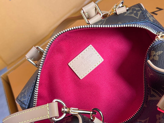 Classic heart-shaped bag