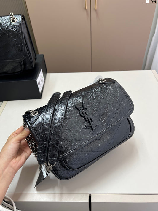 I can't refuse this super stylish messenger bag