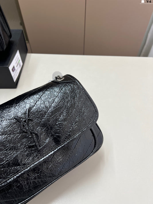 I can't refuse this super stylish messenger bag