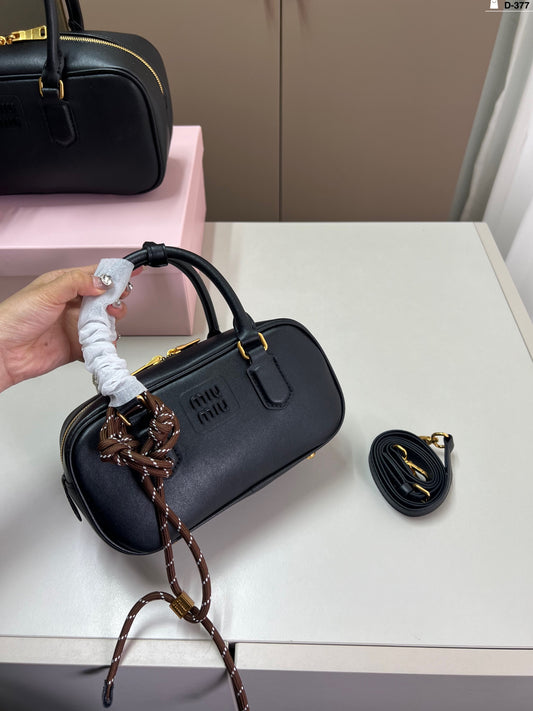 Can be carried by hand or crossbody
