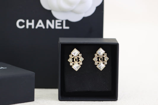 Palace-style square diamond diamond double C earrings