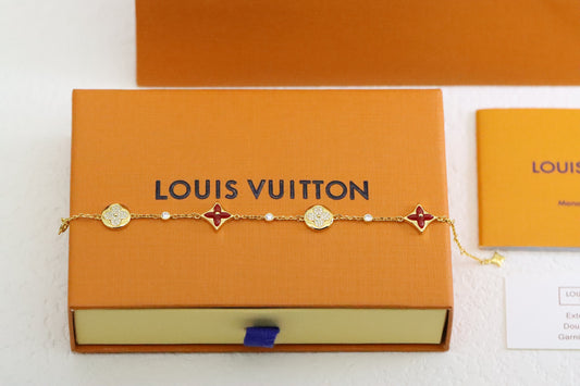 Carnelian diamond diamond flower four flower bracelet