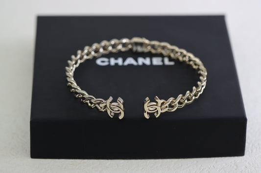 Light gold double C braided chocker necklace